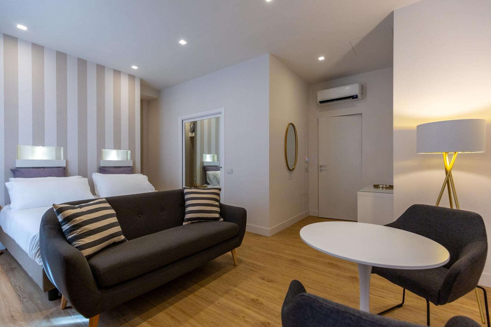 Casa Lounge Costituzione Hotel Cagliari Ngoại thất bức ảnh